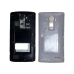 نمای جانبی ال جی G4 با کلیدهای حجم و پاور در پشت گوشی