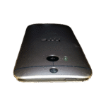 نمای پشتی اچ تی سی وان M8 با دوربین دوگانه