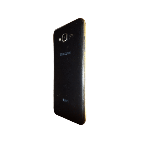 تصویر گوشی موبایل سامسونگ Galaxy J7 مدل SM-J700F/DS - طراحی زیبا و صفحه نمایش AMOLED