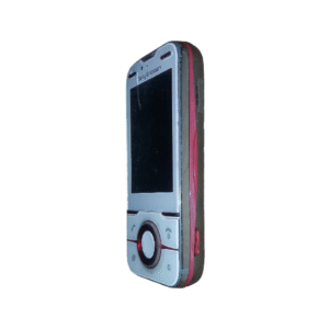 تصویر frontal از Sony Ericsson Yari در حالت بسته