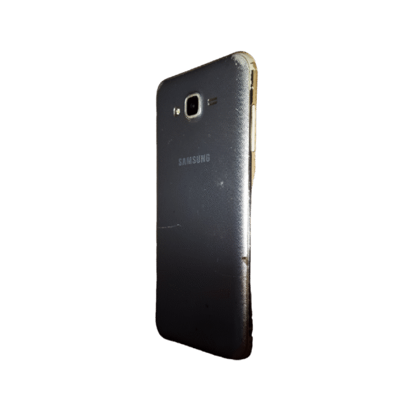 تصویر گوشی موبایل سامسونگ Galaxy J7 Core مدل Samsung SM-J701F با طراحی زیبا و صفحه نمایش بزرگ